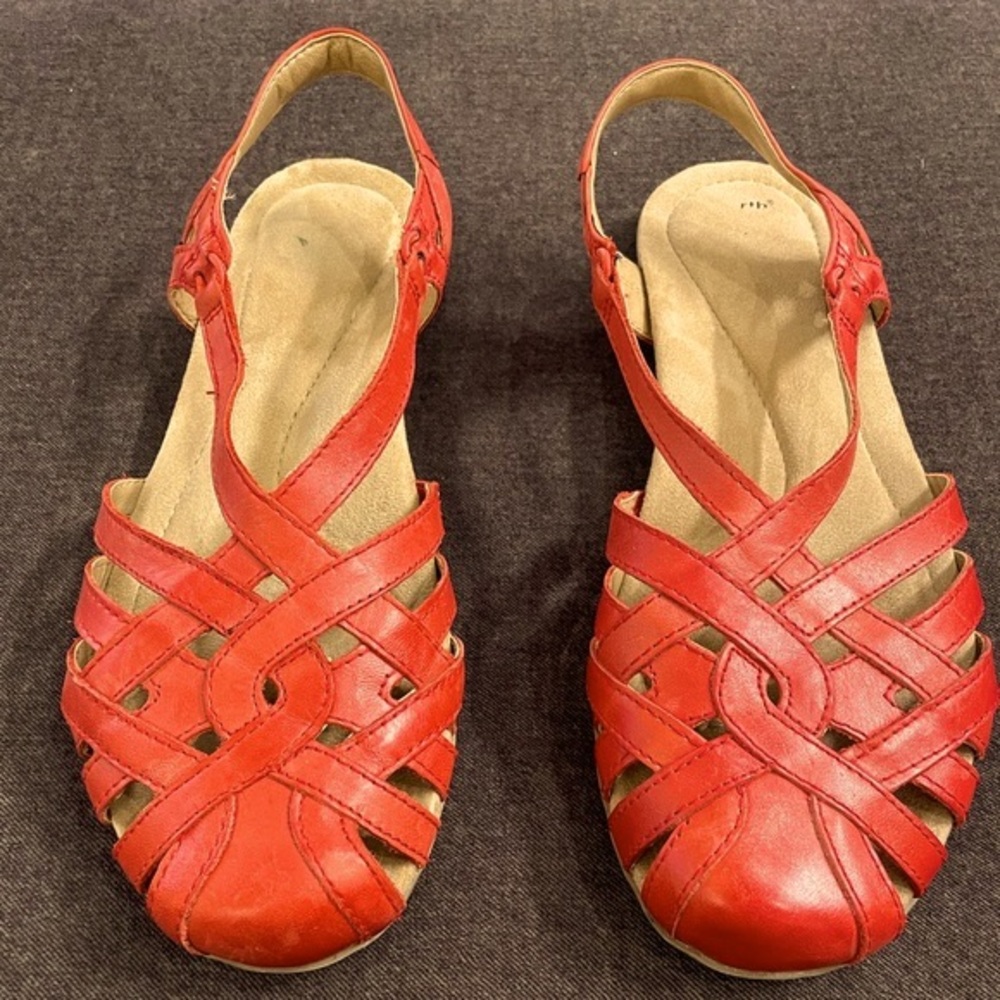 earth. Berri Woven Casual Round Toe Slip-on Sandals